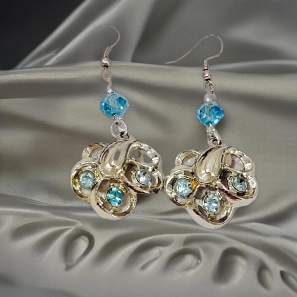Vintage Victorian Style Silvertone Swirl Silver Blue Topaz Crystal Dang Earrings - Picture 2 of 4